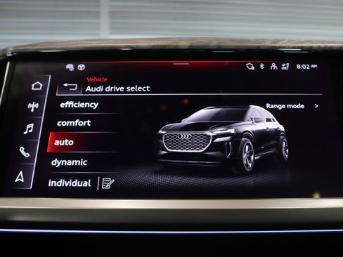 Used 2024 Audi Q4 e-tron Premium Plus w/ Premium Plus image 23