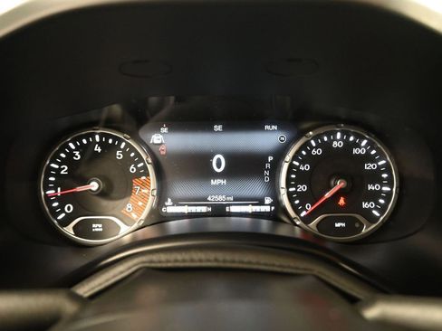Used 2023 Jeep Renegade Trailhawk AWD/4WD image 6