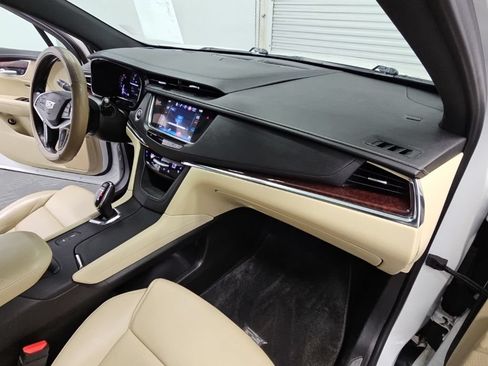 Used 2019 Cadillac XT5 Premium Luxury FWD image 39