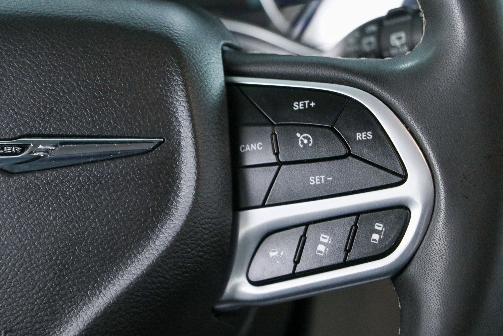 Used 2024 Chrysler Pacifica Touring-L FWD image 14