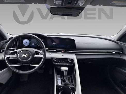 Used 2025 Hyundai Elantra Limited FWD image 2