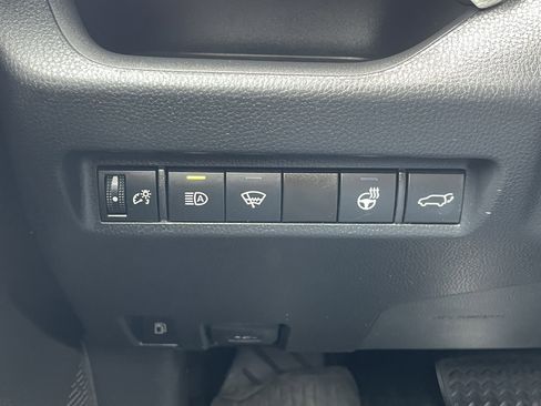 Used 2021 Toyota RAV4 XLE Premium image 23