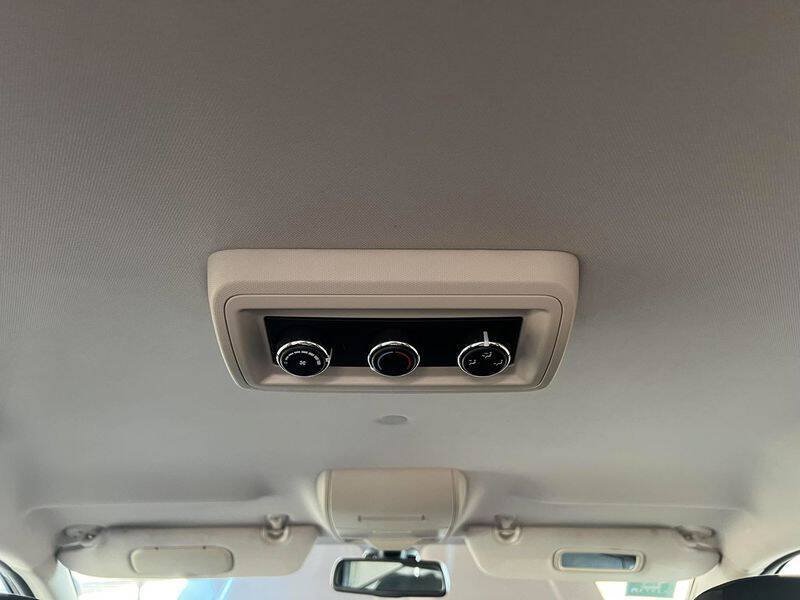 Used 2019 Dodge Grand Caravan SE w/ UConnect Hands-Free Group FWD image 32