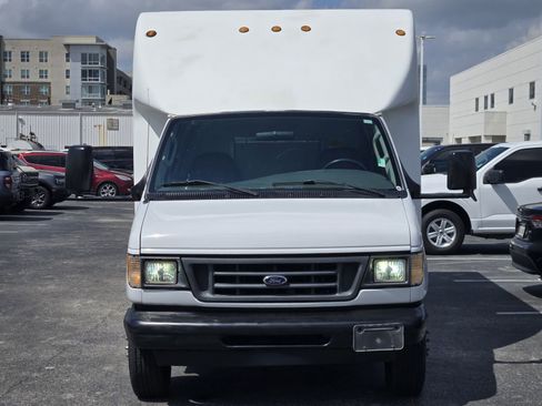 Used 2003 Ford E-350 and Econoline 350 Super Duty RWD image 2
