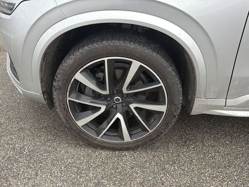 Used 2022 Volvo XC90 T6 Momentum w/ Climate Package image 17