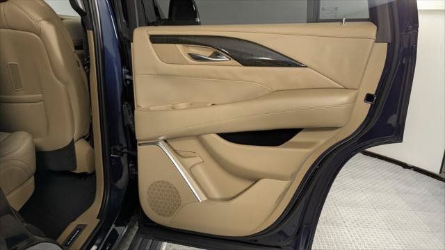 Used 2019 Cadillac Escalade Platinum AWD/4WD image 21