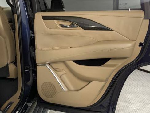 Used 2019 Cadillac Escalade Platinum AWD/4WD image 21
