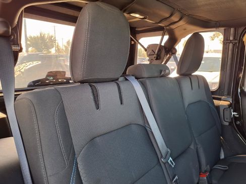 Used 2022 Jeep Wrangler Unlimited Rubicon 4xe AWD/4WD image 15