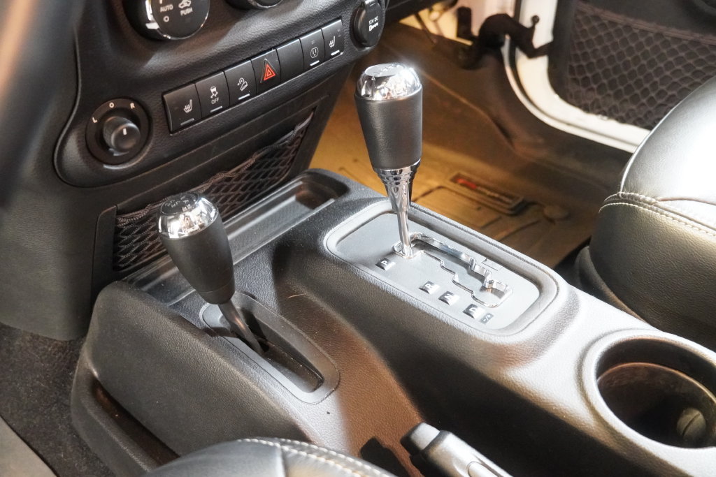 Used 2015 Jeep Wrangler Unlimited Rubicon w/ Connectivity Group AWD/4WD image 20