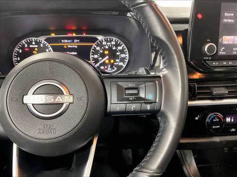 Used 2022 Nissan Pathfinder SV w/ SV Premium Package image 25