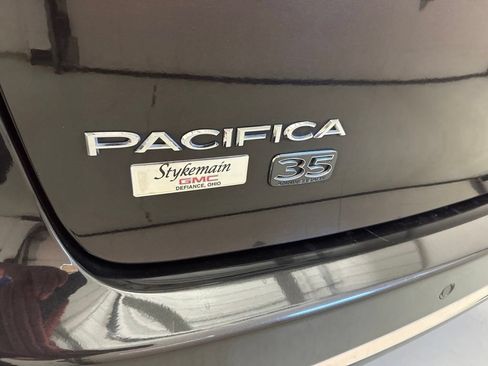 Used 2020 Chrysler Pacifica Limited FWD image 12