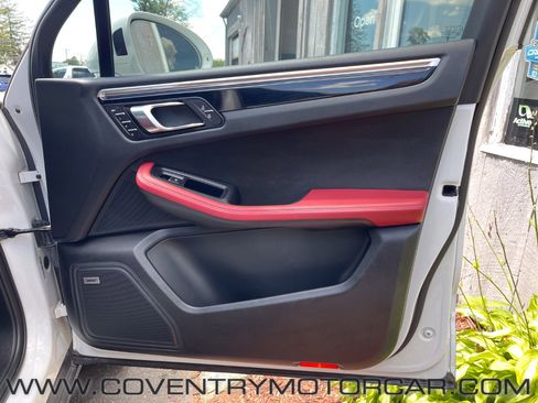 Used 2020 Porsche Macan S image 34