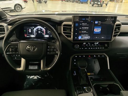 Used 2025 Toyota Tundra Limited AWD/4WD image 27