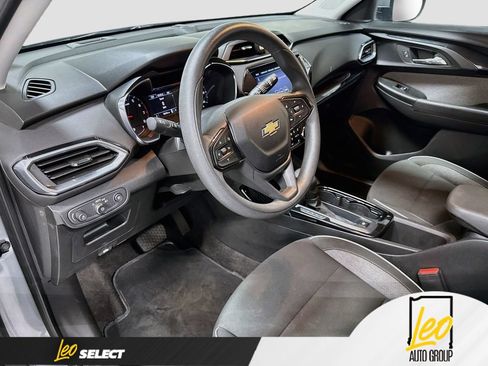 Used 2023 Chevrolet TrailBlazer LT w/ Convenience Package FWD image 12