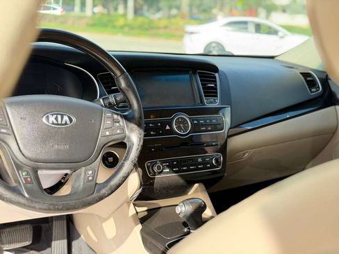 Used 2014 Kia Cadenza Premium w/ Technology Package FWD image 14