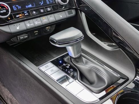 Certified 2023 Hyundai Elantra Limited FWD image 20