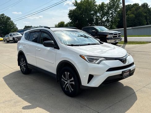 Used 2018 Toyota RAV4 LE w/ All Weather Liner Package AWD/4WD image 17