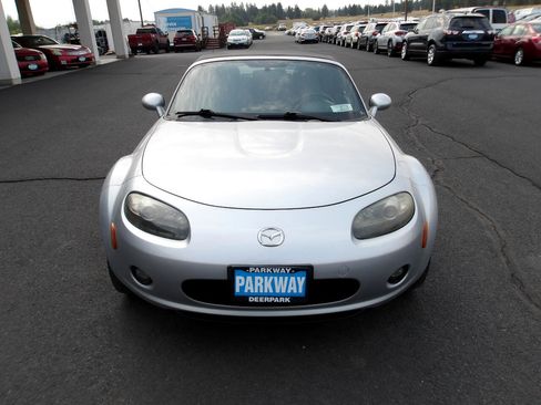 Used 2006 MAZDA MX-5 Miata Touring image 8