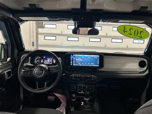 Used 2024 Jeep Wrangler Unlimited w/ Convenience Group image 29