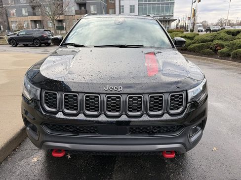 Used 2024 Jeep Compass Trailhawk image 7