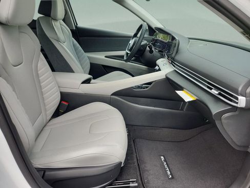New 2026 Hyundai Elantra Limited FWD image 18