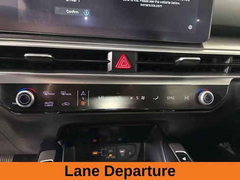 Used 2024 Kia Sorento S w/ Panoramic Sunroof Package image 17