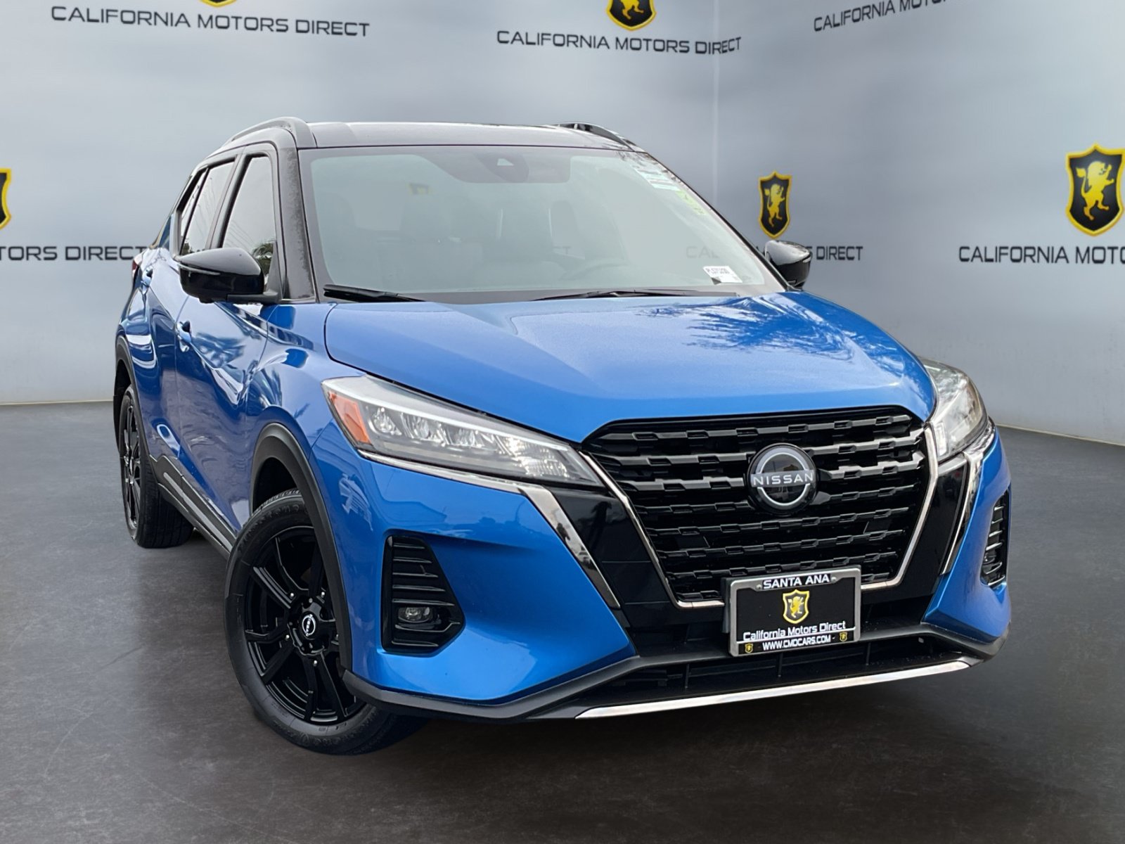 Used 2023 Nissan Kicks SR w/ SR Premium Package FWD image 3