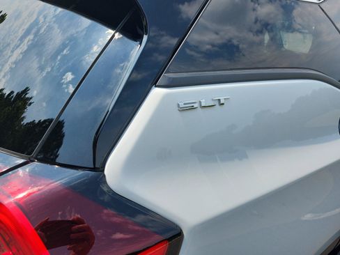 Certified 2024 GMC Terrain SLT FWD image 5
