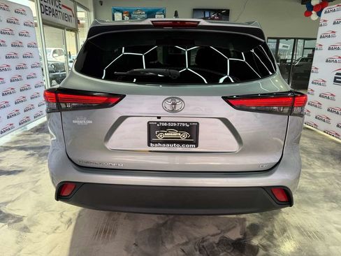 Used 2023 Toyota Highlander LE FWD image 4