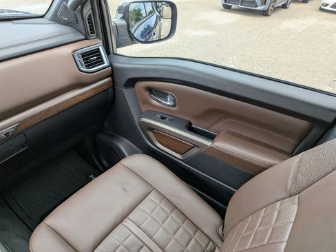 Used 2021 Nissan Titan Platinum Reserve w/ Moonroof Package AWD/4WD image 18