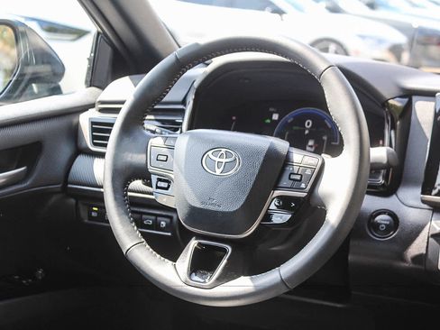Used 2026 Toyota Camry SE FWD image 13