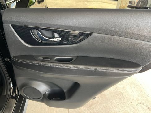 Used 2020 Nissan Rogue SL w/ Premium Package AWD/4WD image 17