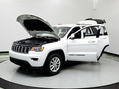 Used 2021 Jeep Grand Cherokee Laredo image 9