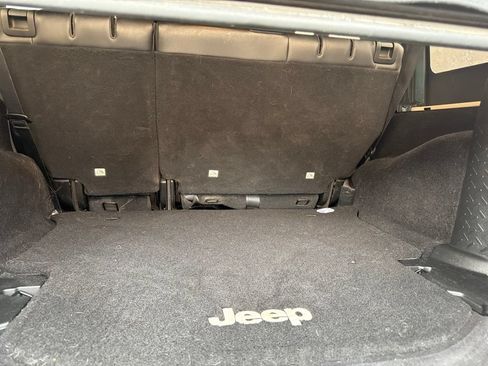 Used 2016 Jeep Wrangler Unlimited Sahara AWD/4WD image 17