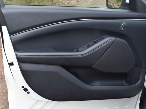 Used 2022 Ford Mustang Mach-E Select image 23