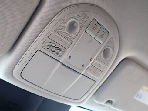 Used 2023 Genesis G70 2.0T image 22