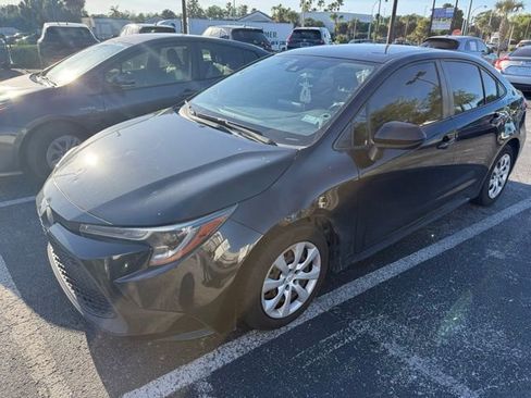 Used 2021 Toyota Corolla LE image 1