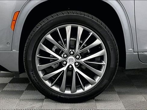 Used 2025 Buick Enclave Avenir w/ Super Cruise Package image 10