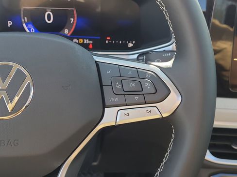 New 2026 Volkswagen Taos SE image 30