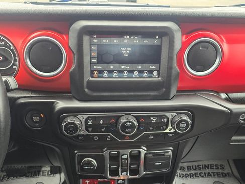 Used 2021 Jeep Gladiator Rubicon w/ Cold Weather Group image 9