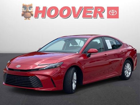 Used 2025 Toyota Camry LE FWD image 5