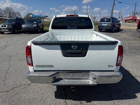 Used 2017 Nissan Frontier SV image 6