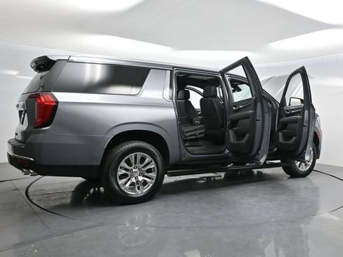 Used 2022 GMC Yukon XL Denali AWD/4WD image 4