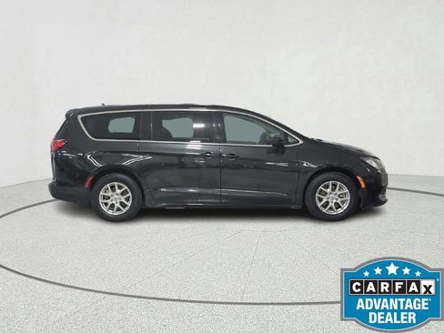 Used 2022 Chrysler Voyager LX FWD image 6