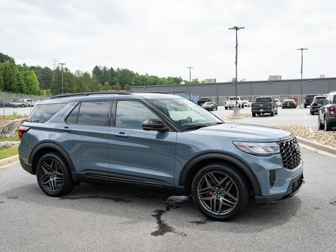 Used 2025 Ford Explorer ST AWD/4WD image 12