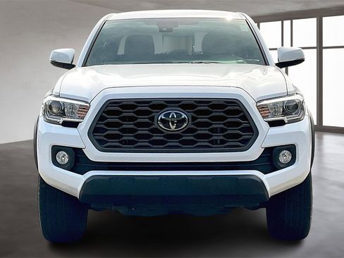 Used 2022 Toyota Tacoma TRD Off-Road image 2