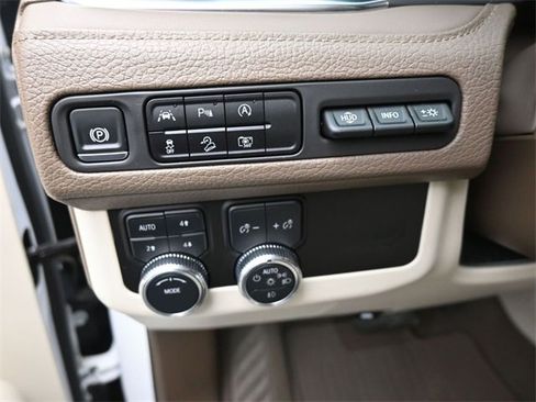 Used 2024 GMC Yukon Denali image 23