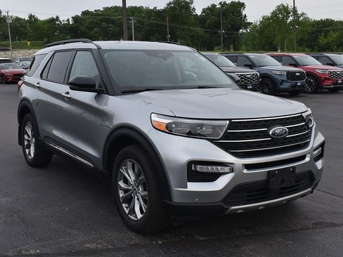 Used 2023 Ford Explorer XLT w/ Equipment Group 202A AWD/4WD image 5