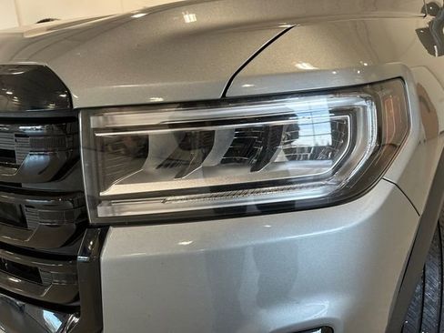 Used 2023 GMC Acadia SLE w/ Elevation Edition image 13