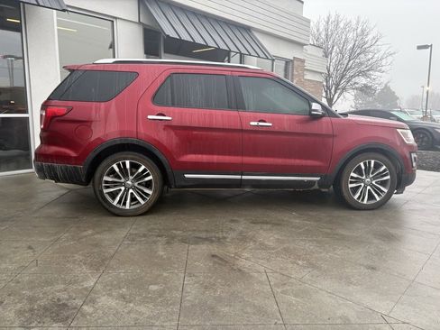 Used 2017 Ford Explorer Platinum image 10